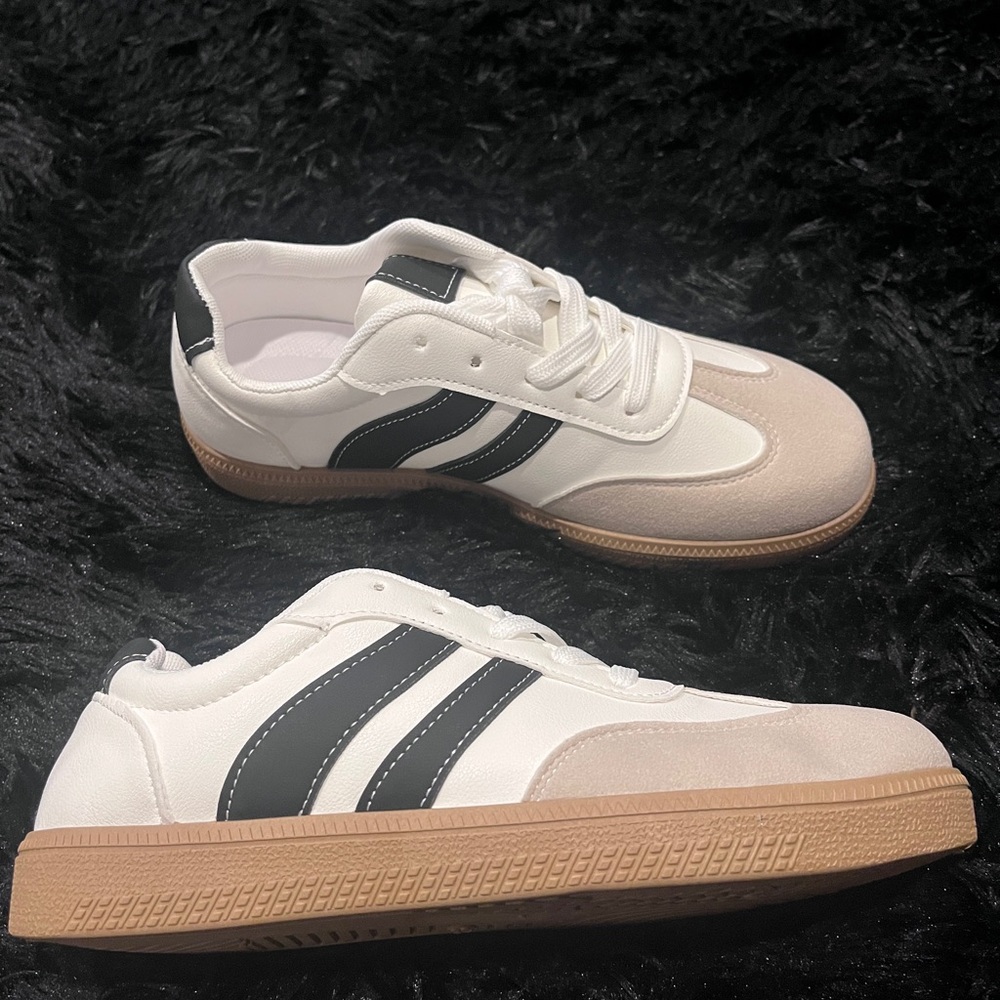 Women White and Black Sneakers - Picture 3 of 4